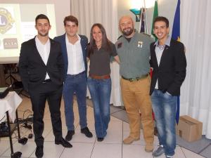 -	I rappresentanti del Leo Club Borgomanero con Elisa Cerutti e il ranger Davide Bomben